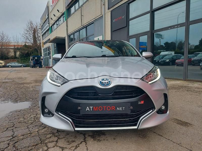 Usado Toyota Yaris Hybrid Edition 116 CV (85 kW) 2021 Gris / plata Berlina