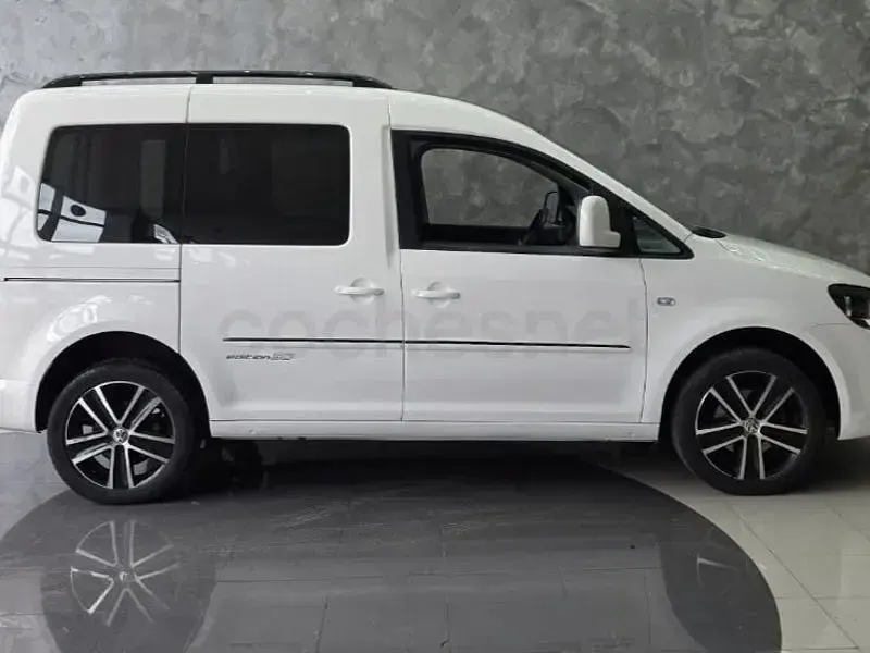 Usado VW Caddy Comfortline 102 CV (75 kW) 2013 Blanco Monovolumen