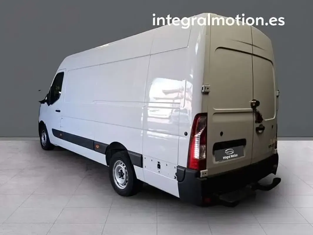 Usado Renault Master R.S. 145 CV (106 kW) 2023 Blanco Monovolumen