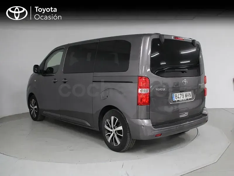 Usado Toyota Proace Verso Luxury 177 CV (130 kW) 2023 Gris / plata Familiar