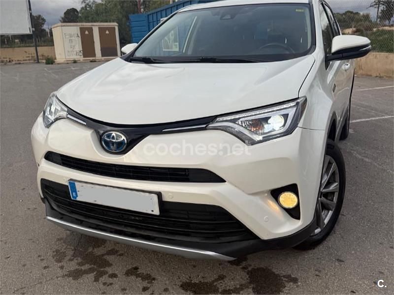 Usado Toyota RAV4 Hybrid Advance 197 CV (144 kW) 2018 Blanco SUV