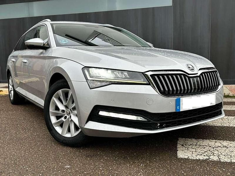 Usado Skoda Superb Ambition 150 CV (110 kW) 2022 Gris Familiar