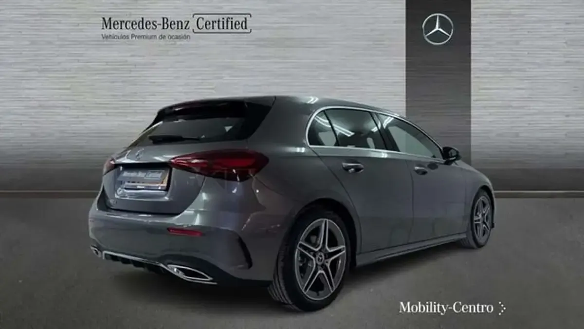 Usado Mercedes A180 109 CV (80 kW) 2024 Gris Utilitario