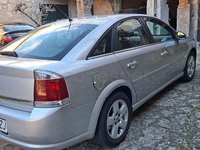 Usado Opel Vectra Elegance 140 CV (102 kW) 2006 Gris / plata Berlina