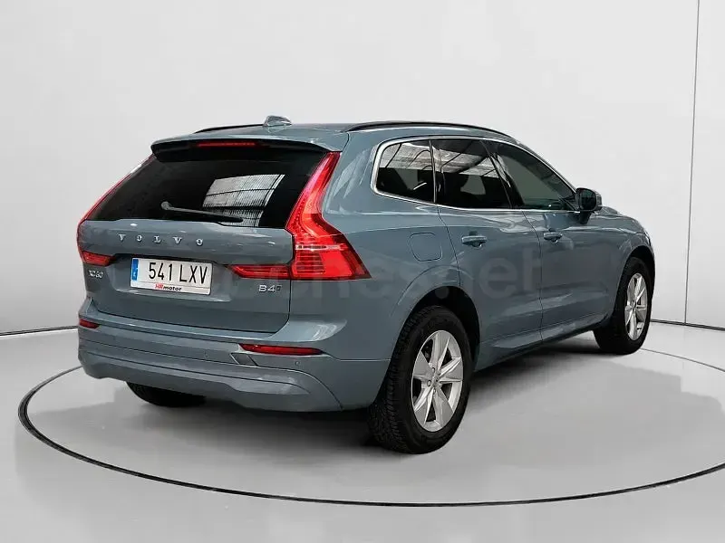 Usado Volvo XC60 Momentum 197 CV (144 kW) 2022 Gris / plata SUV