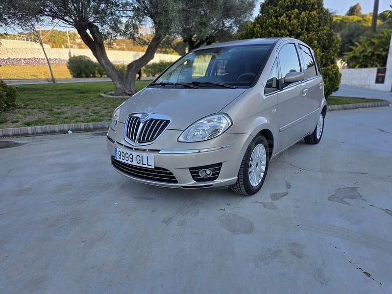 Usado Lancia Musa 90 CV (66 kW) 2009 Beige Monovolumen