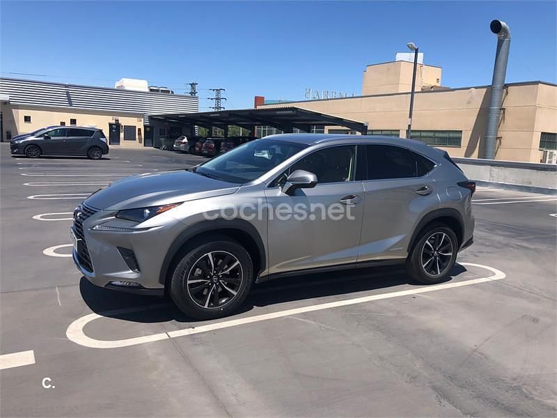 Usado Lexus NX300h Executive Line 197 CV (144 kW) 2018 Gris / plata SUV