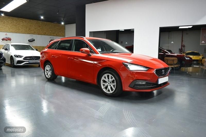 Usado Seat Leon Reference 115 CV (84 kW) 2021 Rojo Berlina
