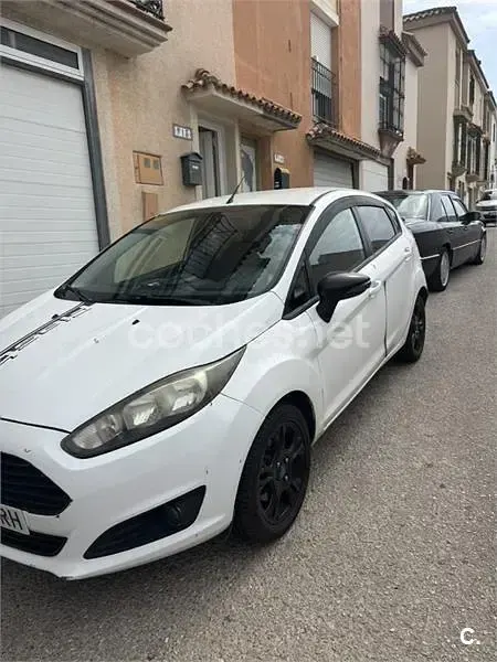 Usado Ford Fiesta Trend 75 CV (55 kW) 2013 Blanco Berlina