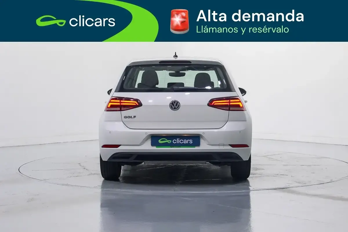 Usado VW Golf VII 110 CV (80 kW) 2018 Blanco Berlina