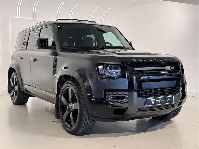 Usado Land Rover Defender Carpathian Edition 525 CV (386 kW) 2023 Gris / plata SUV