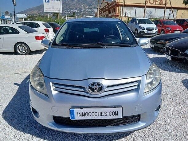 Usado Toyota Auris Active 132 CV (97 kW) 2013 Azul Utilitario