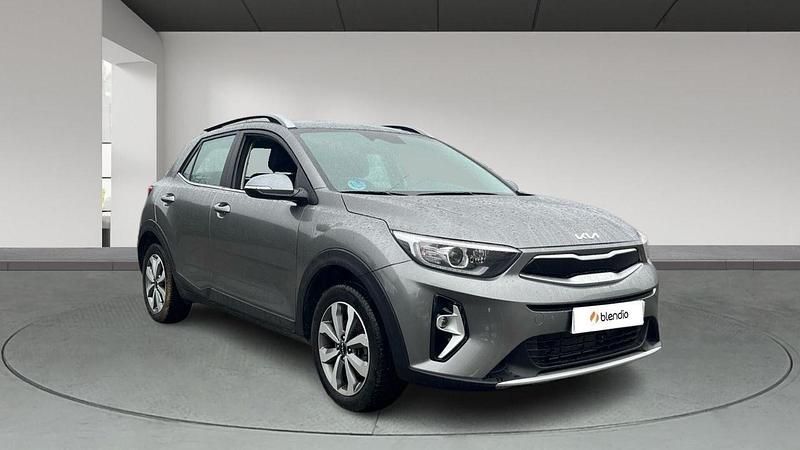 Usado Kia Stonic 100 CV (73 kW) 2025 Gris SUV