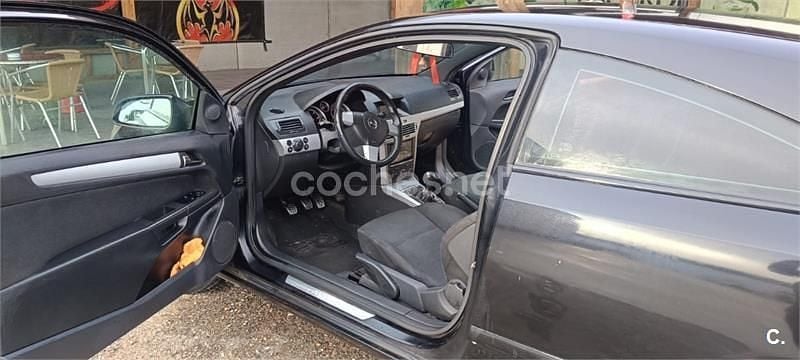 Usado Opel Astra GTC Sport 120 CV (88 kW) 2007 Negro Berlina