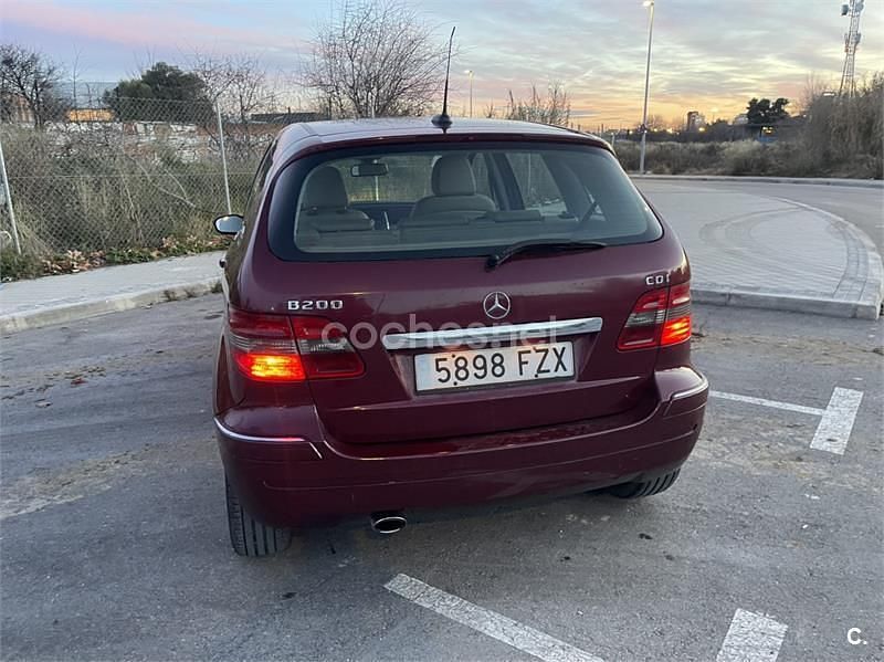 Usado Mercedes B200 140 CV (102 kW) 2008 Granate Monovolumen