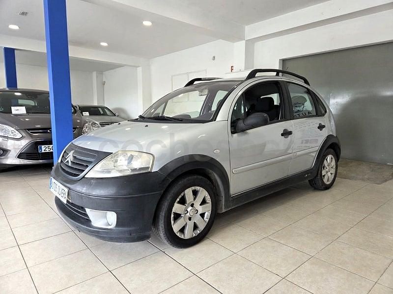 Usado Citroën C3 XTR 92 CV (67 kW) 2004 Gris / plata Berlina