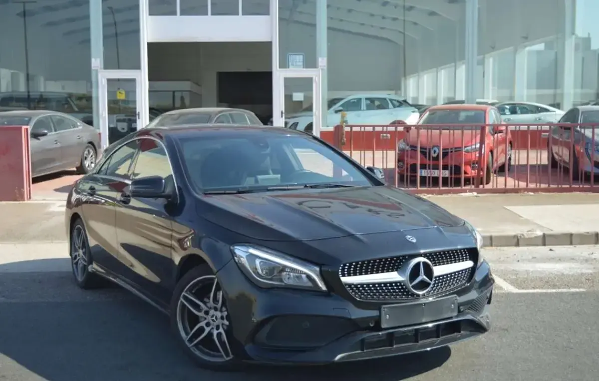 Usado Mercedes CLA180 122 CV (89 kW) 2018 Negro Berlina