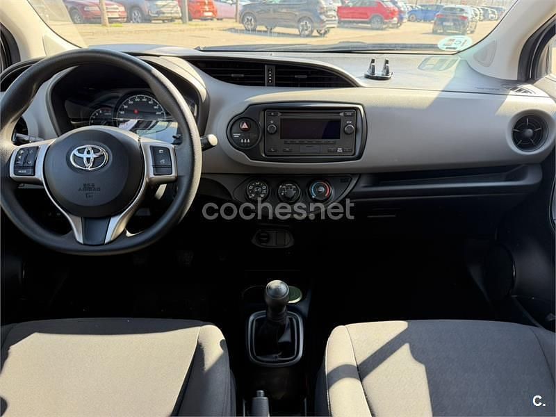 Usado Toyota Yaris City 69 CV (50 kW) 2019 Gris / plata Berlina