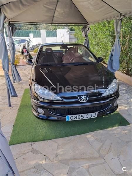 Usado Peugeot 206 138 CV (101 kW) 2003 Negro Descapotable