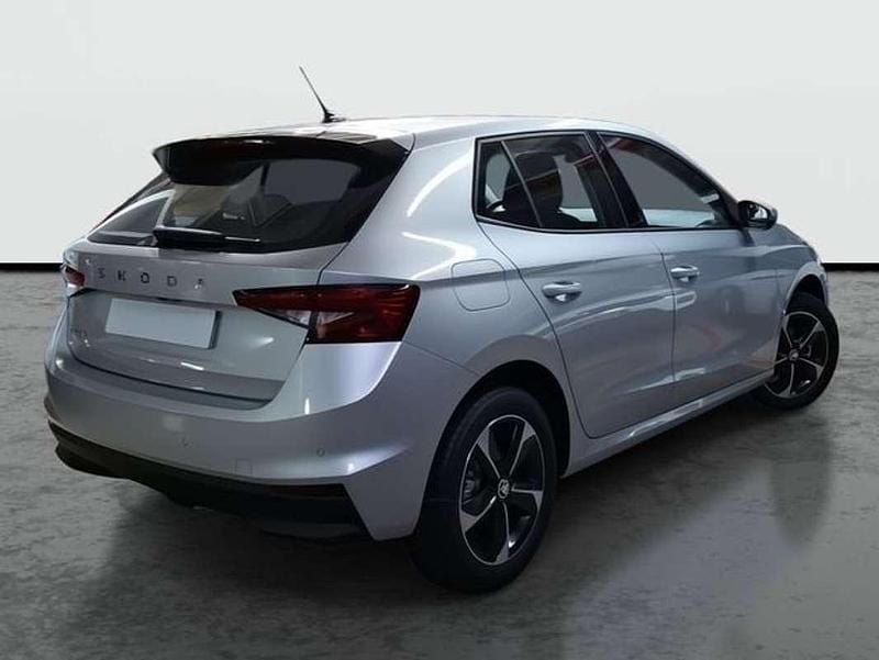 Nuevo Skoda Fabia Selection 95 CV (69 kW) 2025 Plateado Utilitario