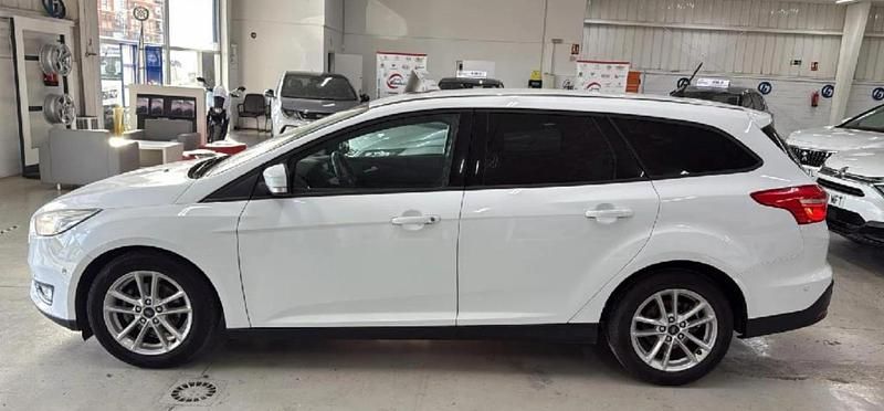 Usado Ford Focus Trend+ 125 CV (91 kW) 2017 Blanco Familiar