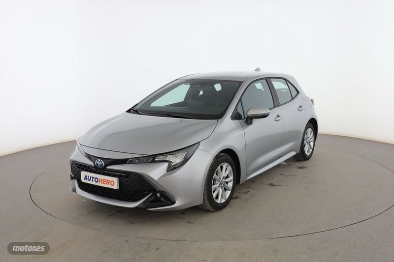 Gris Usado 2023 Toyota Corolla Active Berlina | 23.599 € (Precio justo) - Imagen 1/3