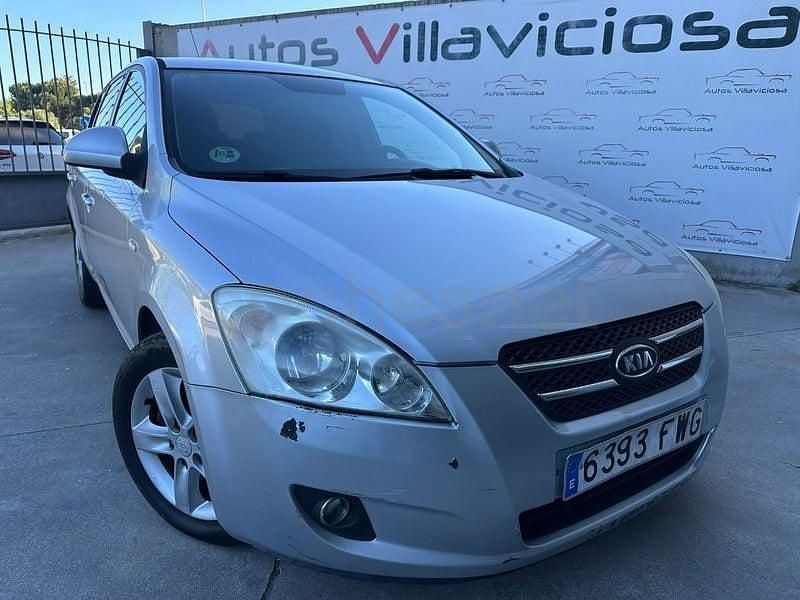 Usado Kia Ceed Active 115 CV (84 kW) 2007 Gris / plata Utilitario