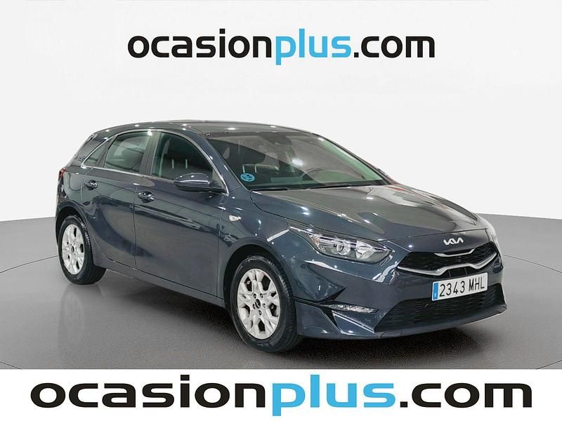 Usado Kia Ceed 120 CV (88 kW) 2023 Gris Utilitario