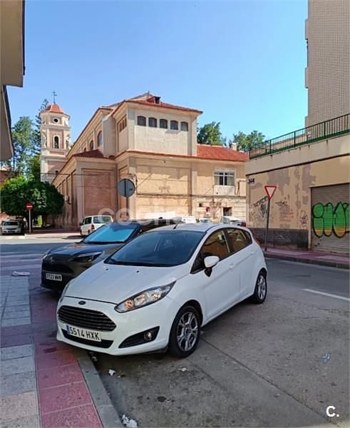 Blanco Usado 2014 Ford Fiesta Trend Utilitario | 6200 € (Precio justo) - Imagen 1/4