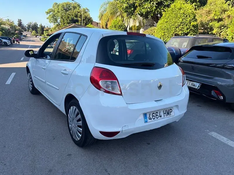 Usado Renault Clio IV Business 90 CV (66 kW) 2012 Blanco Berlina