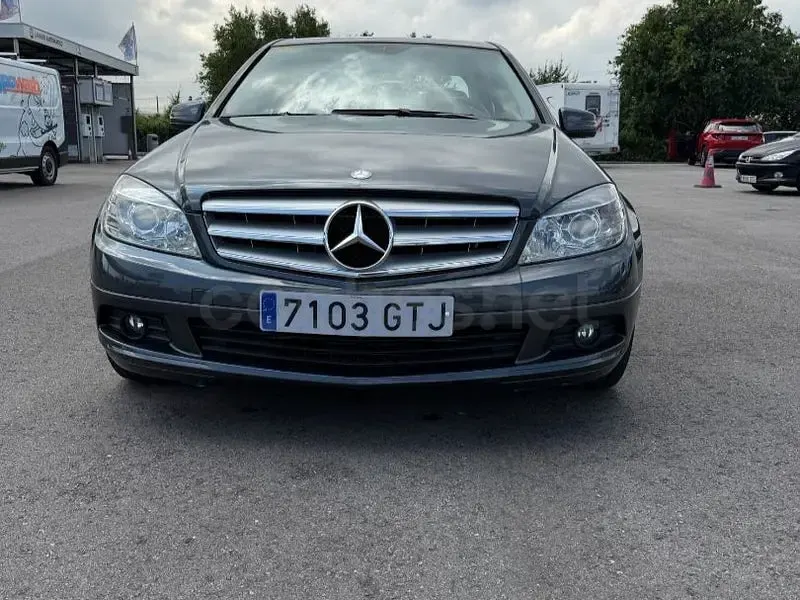 Usado Mercedes C200 Elegance 136 CV (100 kW) 2010 Gris / plata Berlina