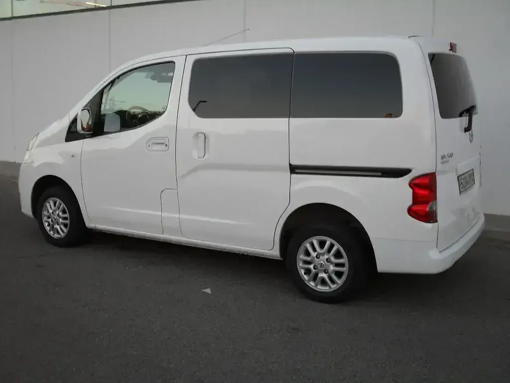 Begagnad Nissan Evalia 110 HK (80 kW) 2014 Vit Minibuss
