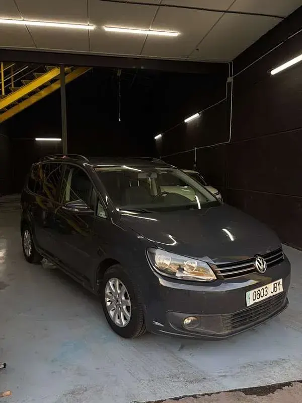 Usado VW Touran Advance 105 CV (77 kW) 2015 Gris Monovolumen