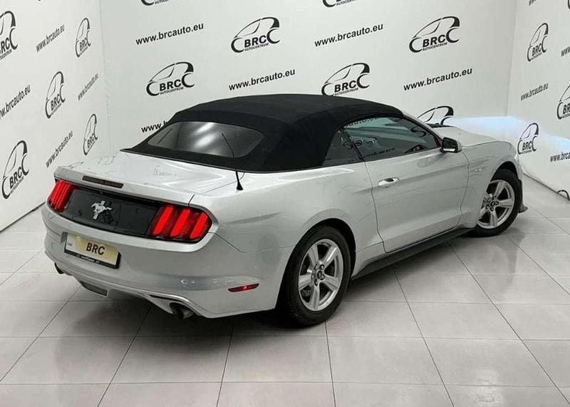 Usado Ford Mustang 305 CV (224 kW) 2016 Gris Descapotable