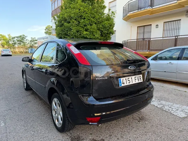 Usado Ford Focus Trend 115 CV (84 kW) 2007 Negro Berlina