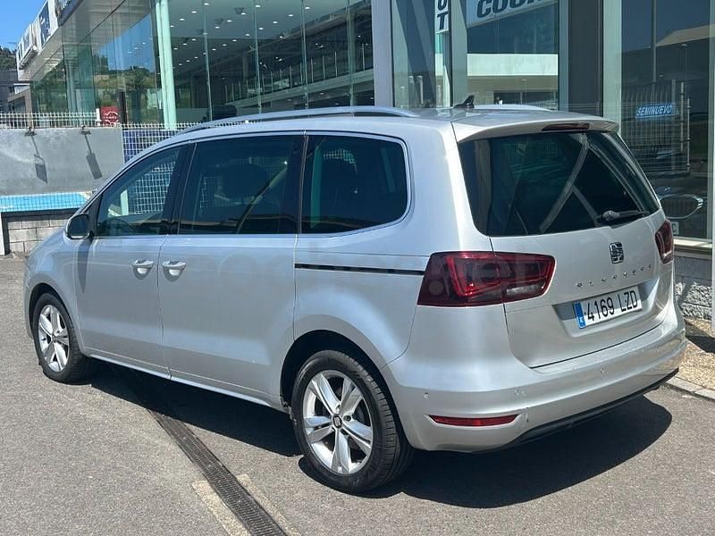 Usado Seat Alhambra XCELLENCE 150 CV (110 kW) 2022 Gris / plata Monovolumen