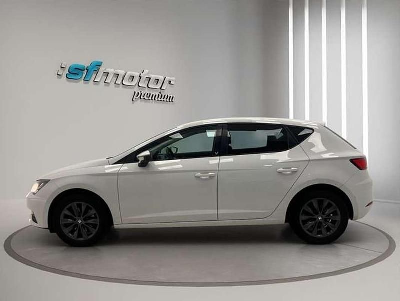 Usado Seat Leon ST Style 131 CV (96 kW) 2018 Blanco Familiar