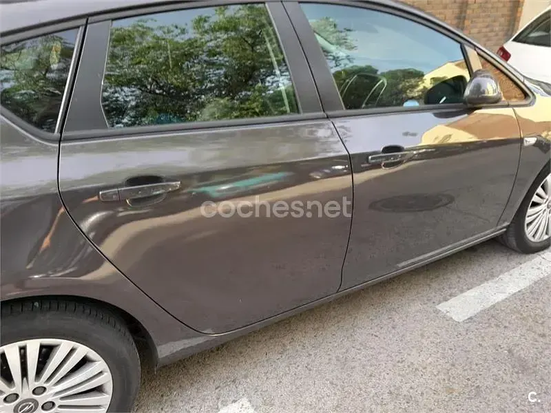 Usado Opel Astra Business 110 CV (80 kW) 2015 Gris / plata Berlina