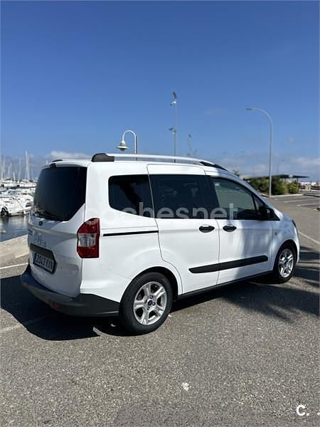 Usado Ford Tourneo Courier Trend 100 CV (73 kW) 2019 Blanco Monovolumen