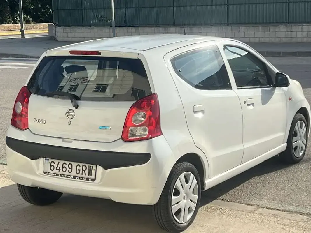 Usado Nissan Pixo Acenta 68 CV (50 kW) 2009 Blanco Utilitario