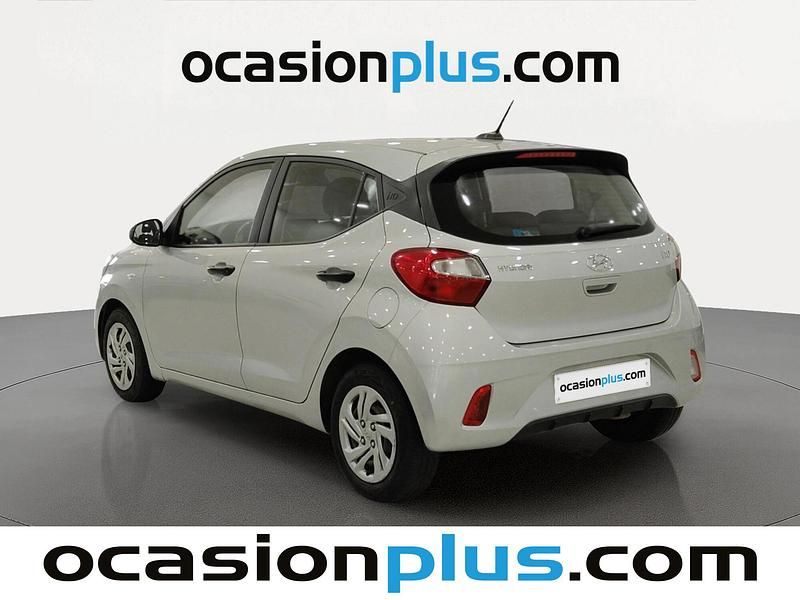 Usado Hyundai i10 67 CV (49 kW) 2022 Gris Utilitario