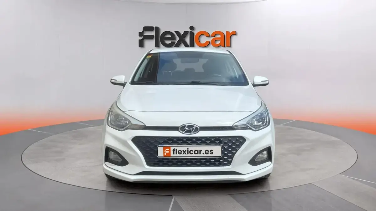 Usado Hyundai i20 75 CV (55 kW) 2018 Blanco Berlina