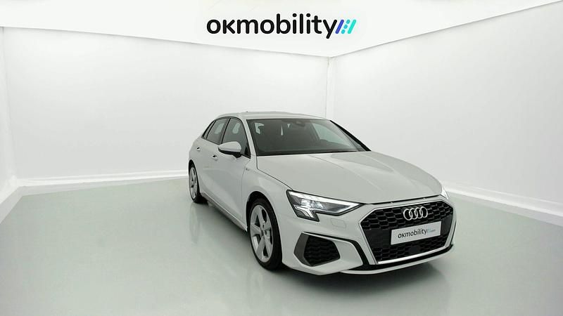 Usado Audi A3 Sportback e-tron S-Line 150 CV (110 kW) 2023 Gletscherweiss metallic Utilitario