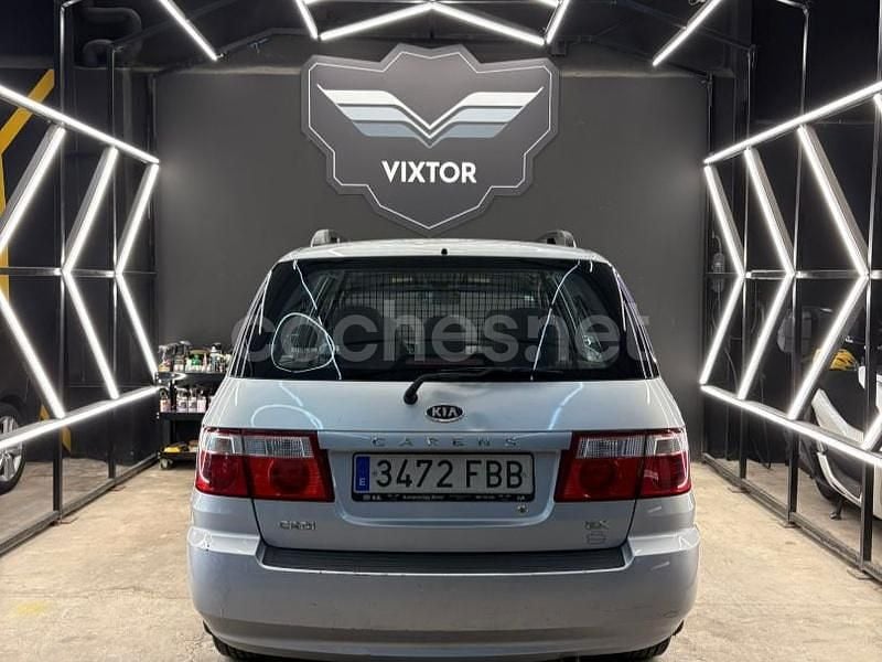 Usado Kia Carens EX 140 CV (102 kW) 2006 Gris / plata Monovolumen