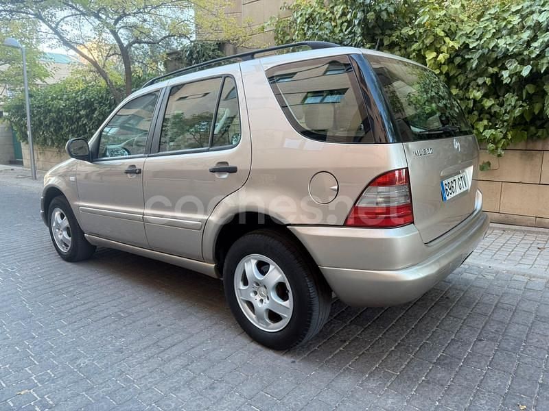 Usado Mercedes ML320 218 CV (160 kW) 2001 Beige SUV