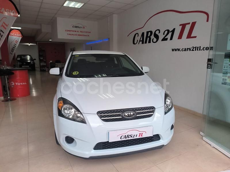 Blanco Usado 2010 Kia ProCeed Utilitario | 6450 € (Precio justo) - Imagen 1/4