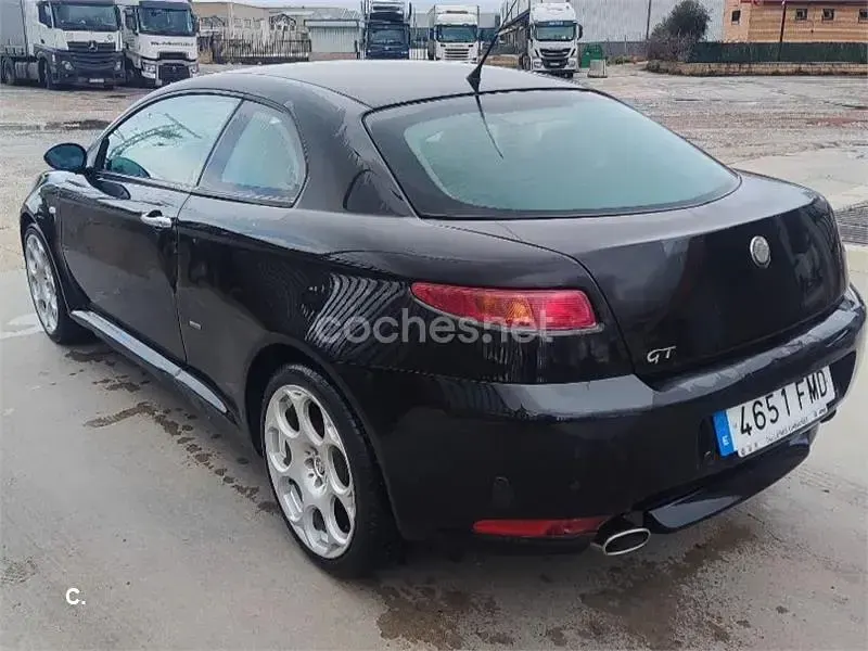Usado Alfa Romeo GT 165 CV (121 kW) 2007 Negro Coupe