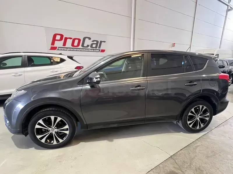 Usado Toyota RAV4 Advance 124 CV (91 kW) 2014 Gris / plata SUV
