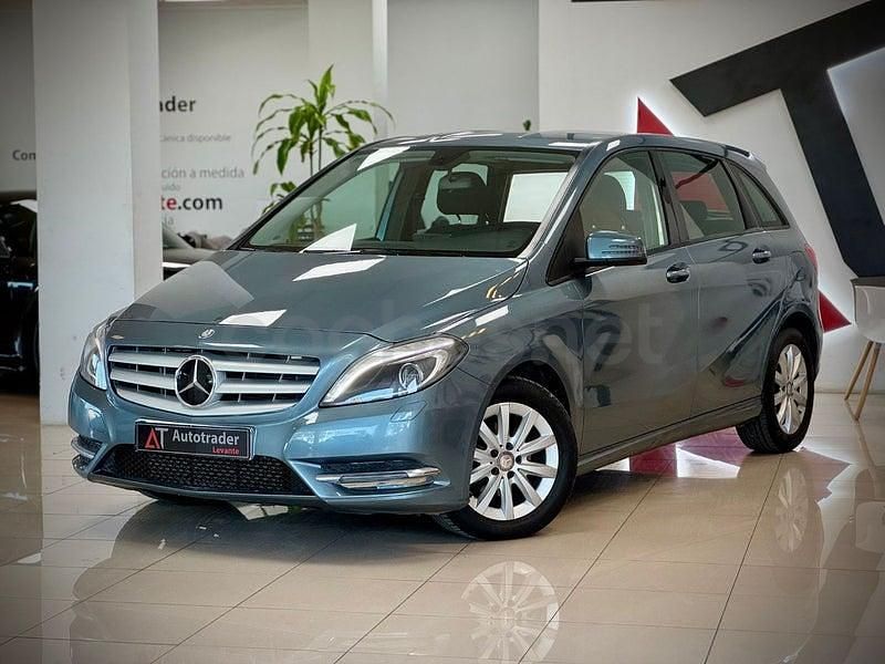 Usado Mercedes B180 109 CV (80 kW) 2014 Azul Monovolumen