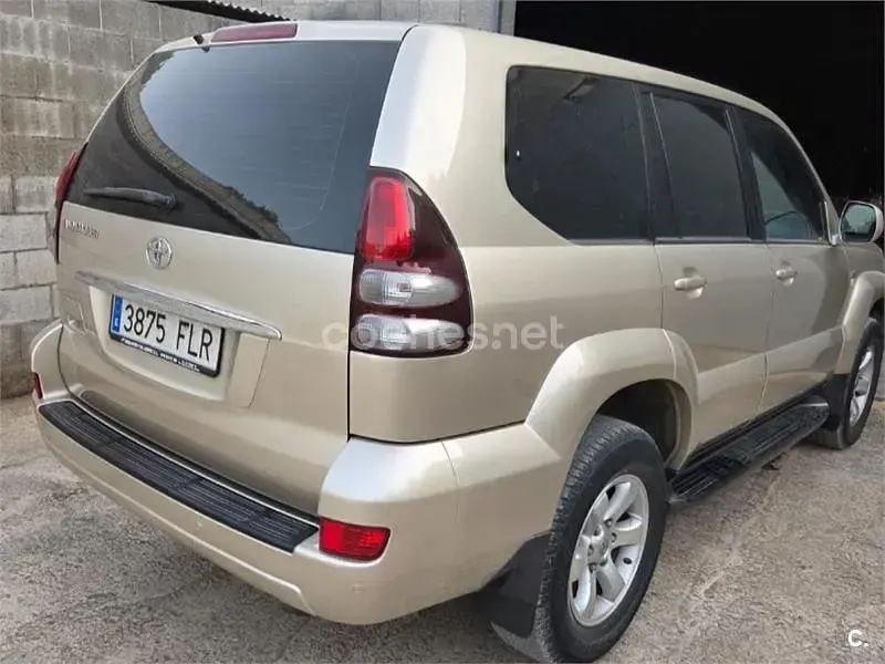 Usado Toyota Land Cruiser 166 CV (122 kW) 2007 Beige SUV